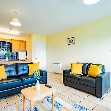 72 - Large Three Bed Apartment With Parking Galway Exteriér fotografie