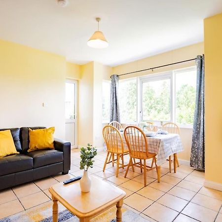 72 - Large Three Bed Apartment With Parking Galway Exteriér fotografie