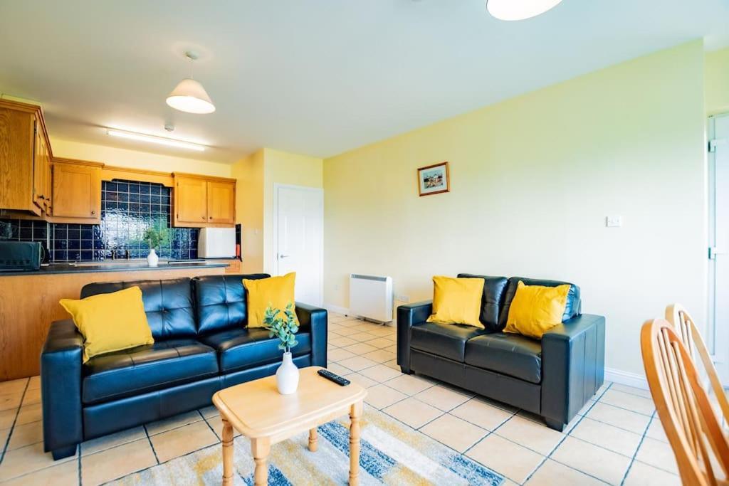 72 - Large Three Bed Apartment With Parking Galway Exteriér fotografie