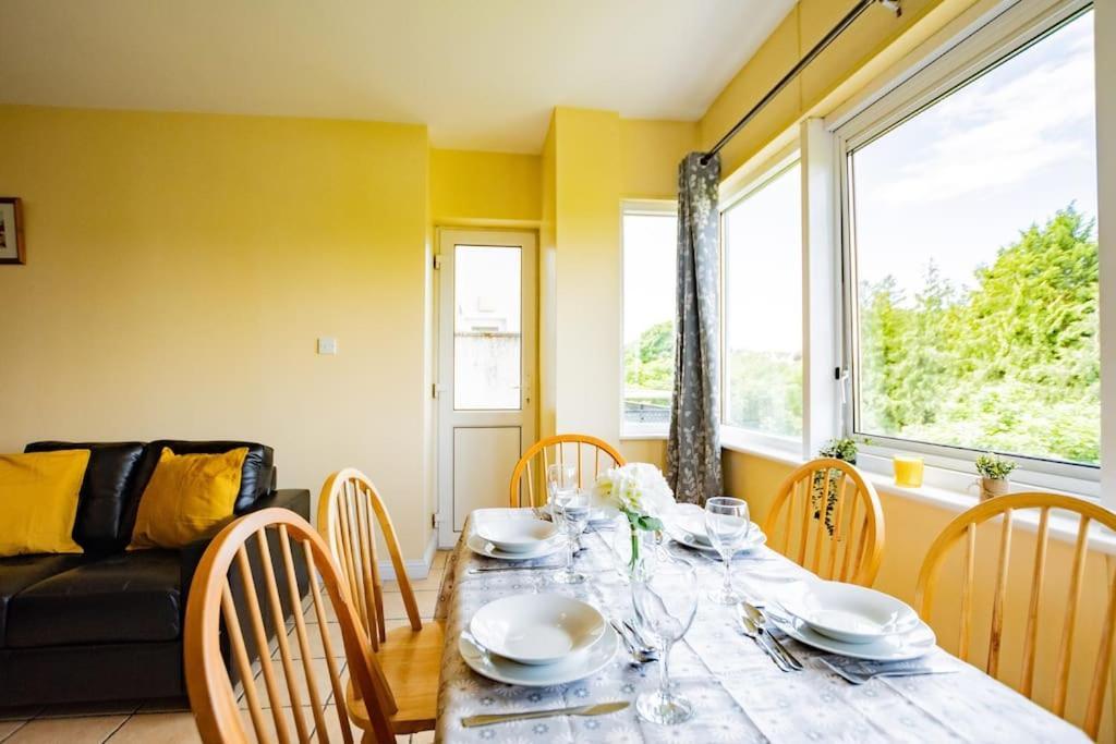 72 - Large Three Bed Apartment With Parking Galway Exteriér fotografie