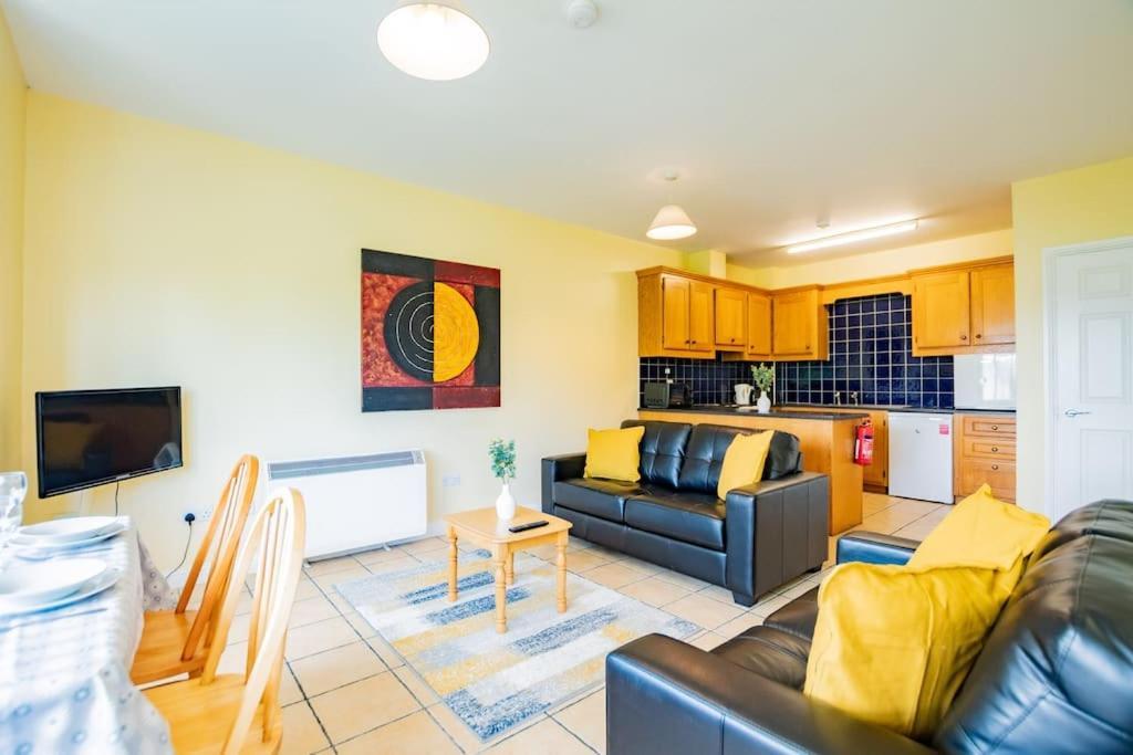 72 - Large Three Bed Apartment With Parking Galway Exteriér fotografie